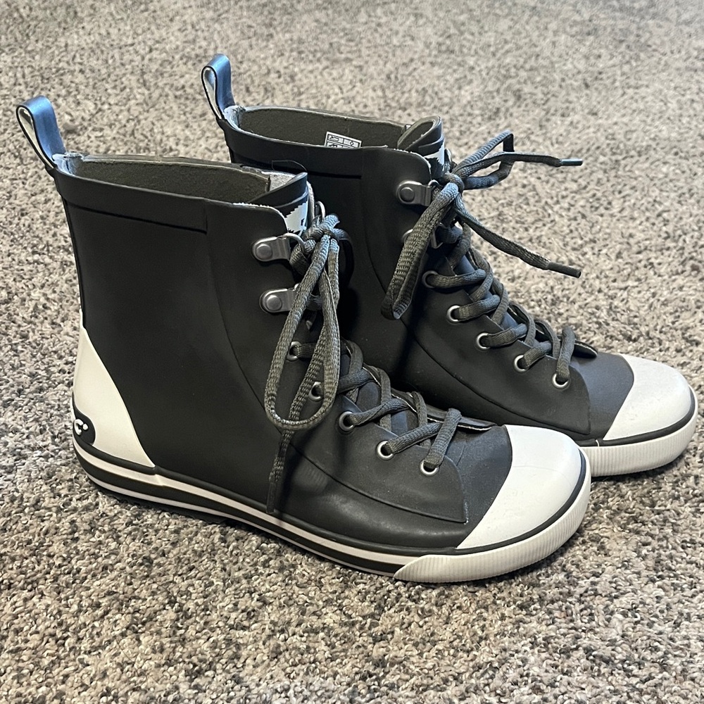 Rocket Dog Gray and White Winter Boots, 7.5 women’s